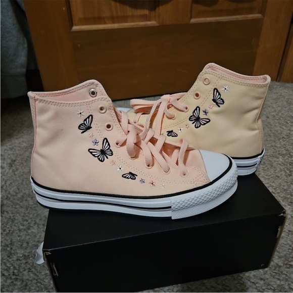 NEW Converse Chuck Taylor All Stars Size 5 kids/girls/soft Peach color HARD FIND - Picture 5 of 12